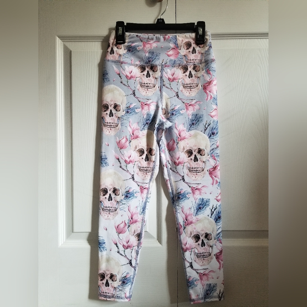 Women's Leggings S Athletic Capri Pants Floral Skull Print New **CLEARANCE**